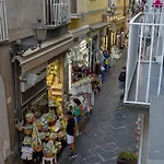 Maya Old Town Апартаменты Сорренто