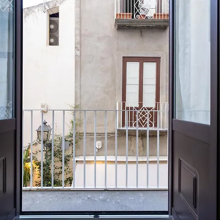 Maya Old Town Apartman *